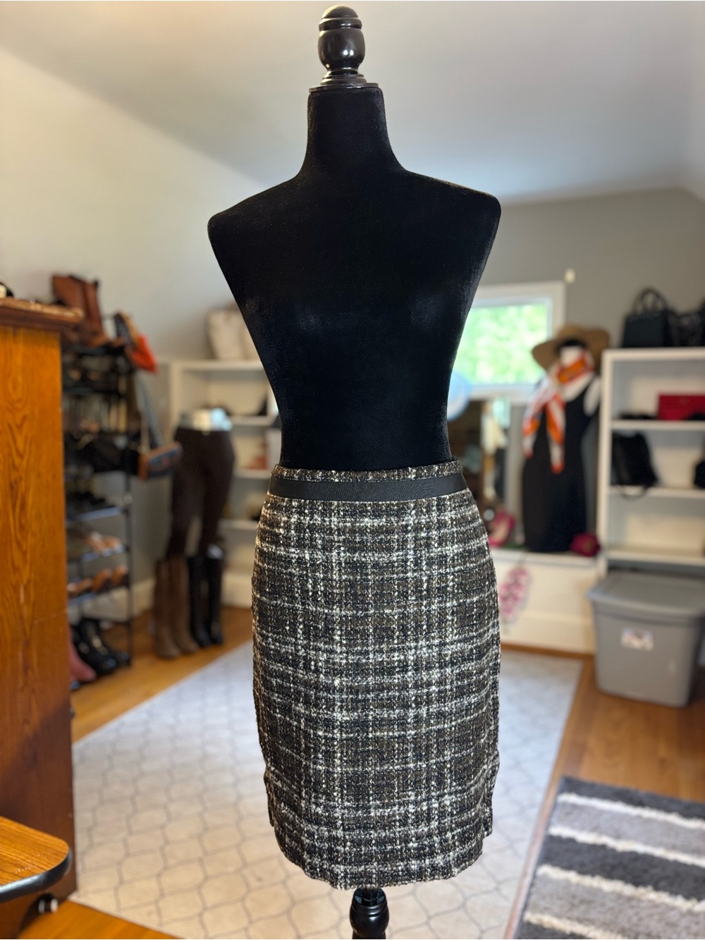 BROOKS BROTHERS Tweed Skirt Suit Set Black Cream Bouclé Fringe Trim  Sz 10/12 - Picture 4 of 7